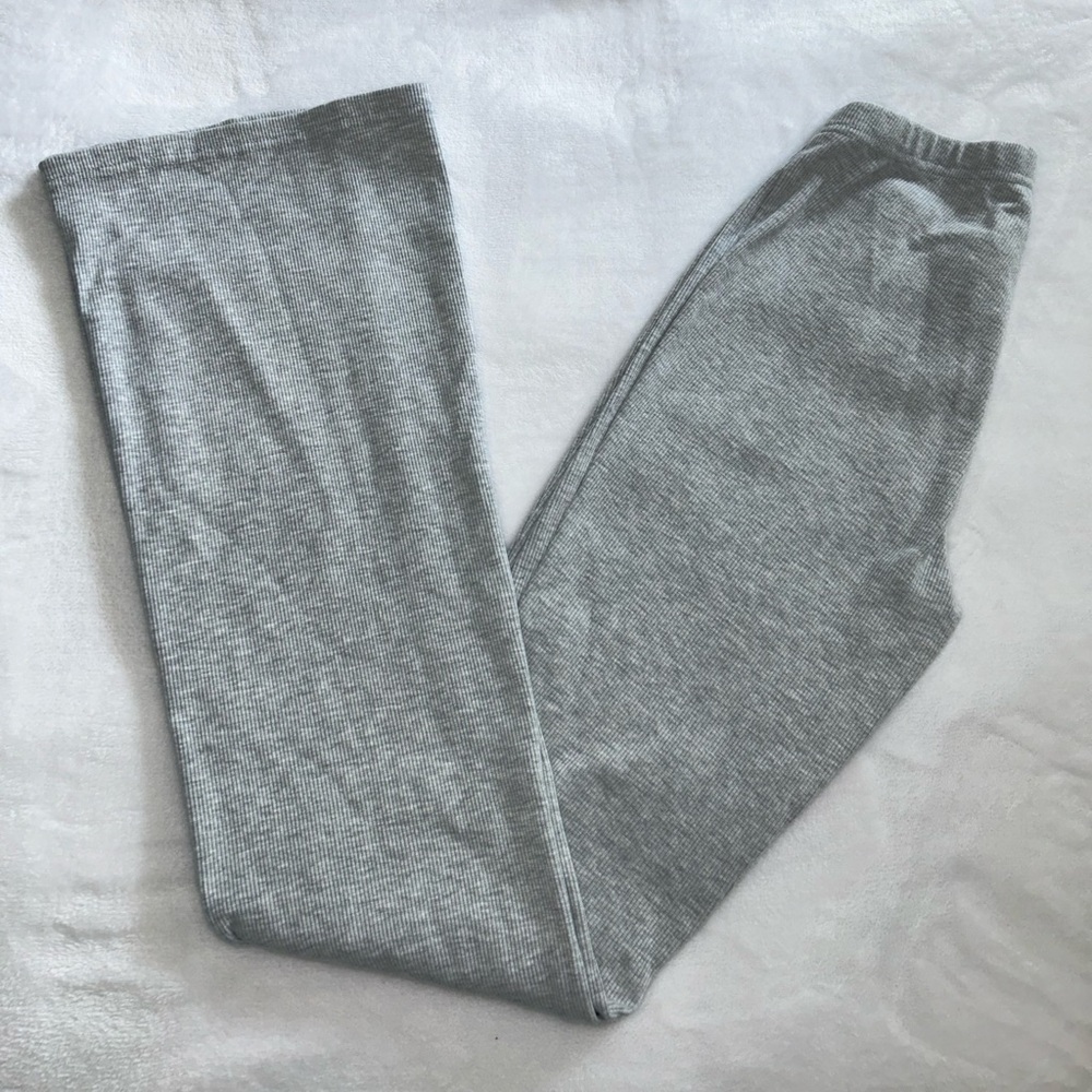 Grey ribbed fitted flare pants!